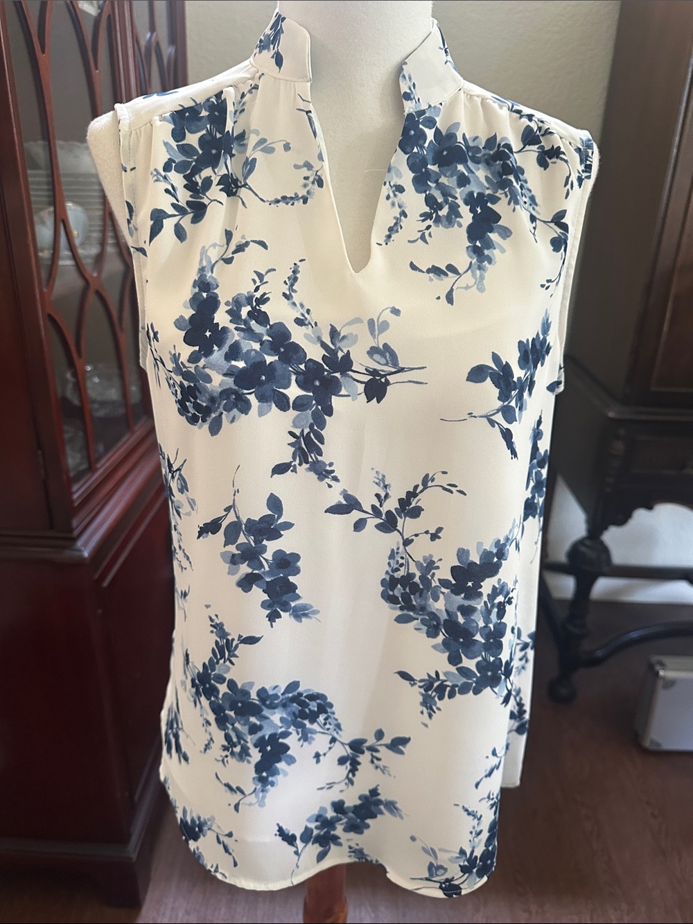 Tommy Hilfiger White Sleeveless Floral Keyhole Camisole with Navy Print